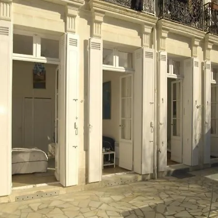 Foncillon : Avec Grande Terrasse Privative + Studio *