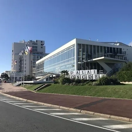 Foncillon : Avec Grande Terrasse Privative + Studio Appartement
