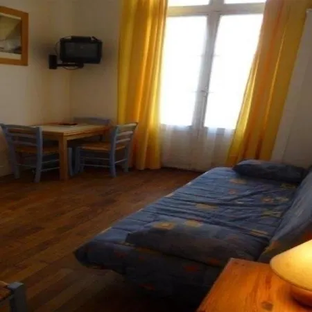 Foncillon : Avec Grande Terrasse Privative + Studio Appartement
