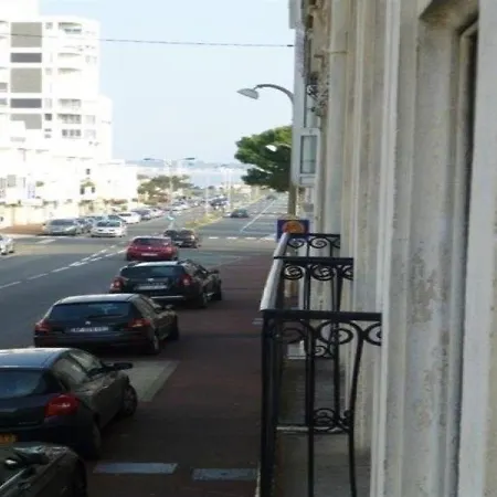 Foncillon : Avec Grande Terrasse Privative + Studio * Royan