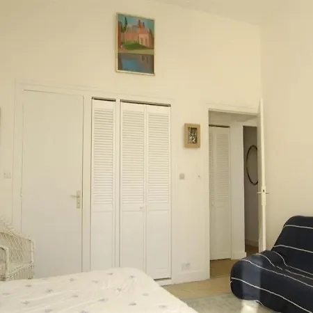 Foncillon : Avec Grande Terrasse Privative + Studio Appartement Royan